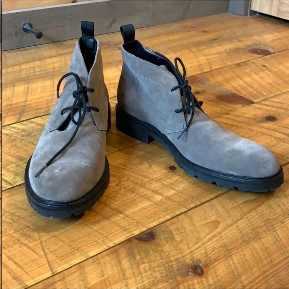 Calvin Klein Ulyanov gray suede lace up chukka boots Size 10.5